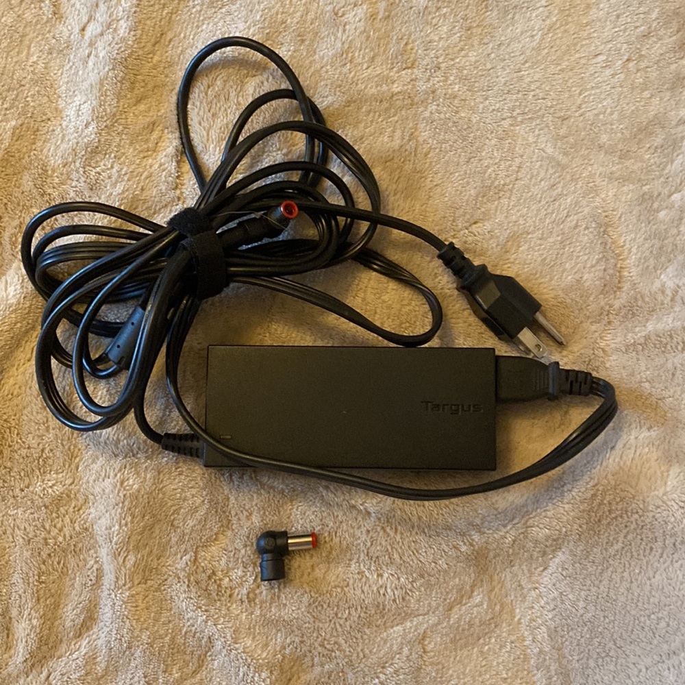 Targus universal wall power adapter for laptops with 2 plugs